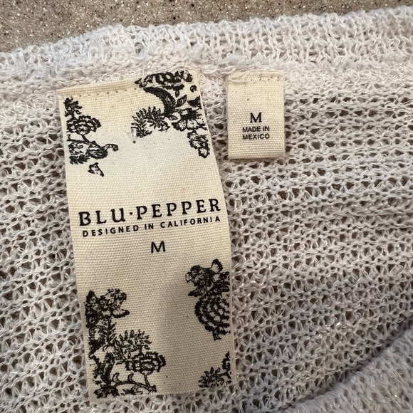Blu-Pepper Crochet Knit Sweater with Flowing Sleeves NWOT - Picture 7 of 7